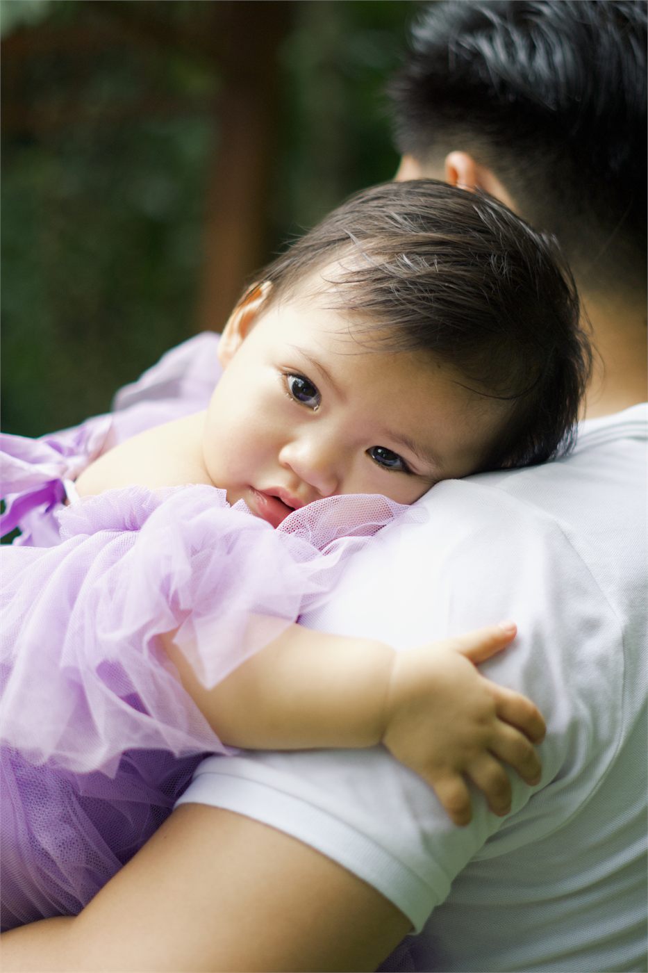 Giana resting peacefully on her father's shoulder